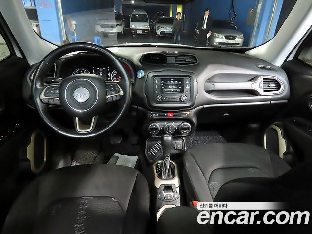 Jeep Renegade 2.4 Longitude 2016 — фото 7