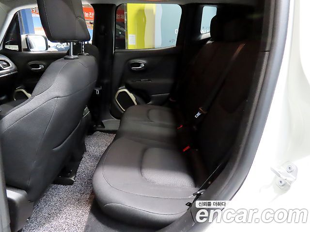 Jeep Renegade 2.4 Longitude 2016 — фото 16