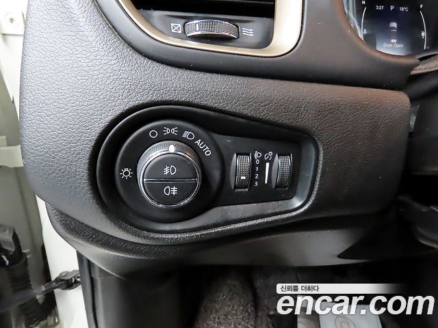 Jeep Renegade 2.4 Longitude 2016 — фото 18
