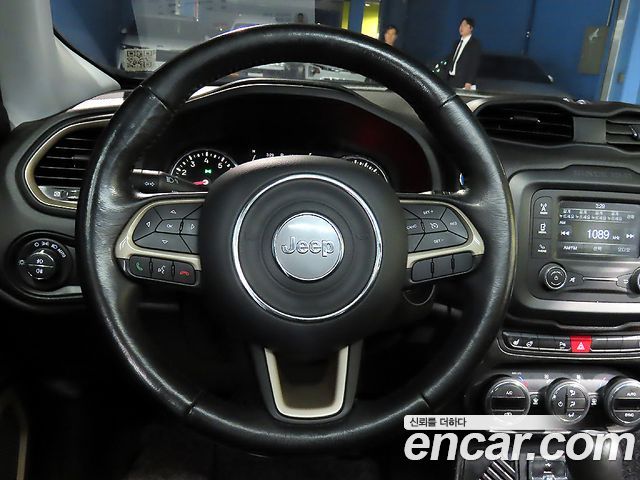 Jeep Renegade 2.4 Longitude 2016 — фото 19
