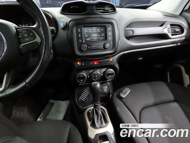 Jeep Renegade 2.4 Longitude 2016 — фото 22