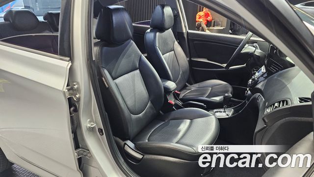 Hyundai Accent (New) 1.4 VVT Premier 2011 — фото 12