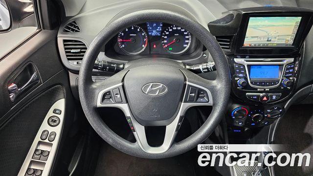 Hyundai Accent (New) 1.4 VVT Premier 2011 — фото 13