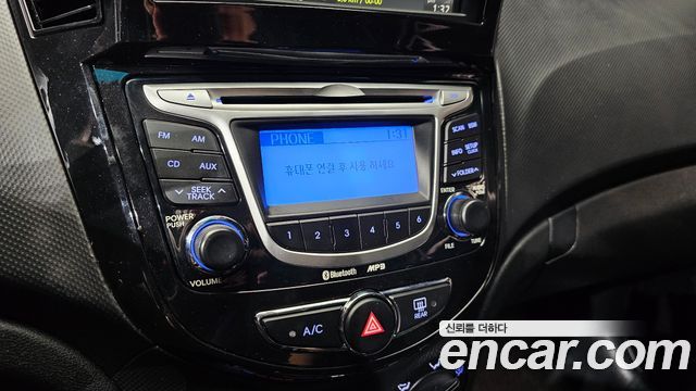 Hyundai Accent (New) 1.4 VVT Premier 2011 — фото 16