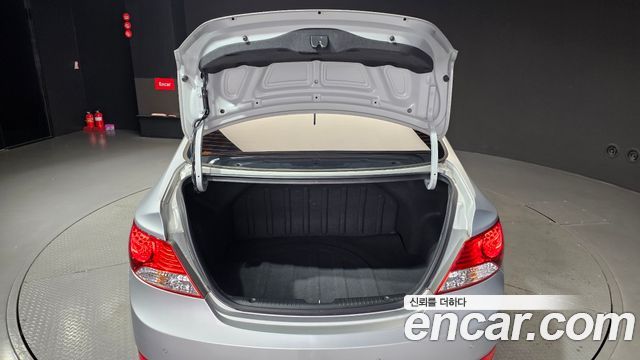 Hyundai Accent (New) 1.4 VVT Premier 2011 — фото 20