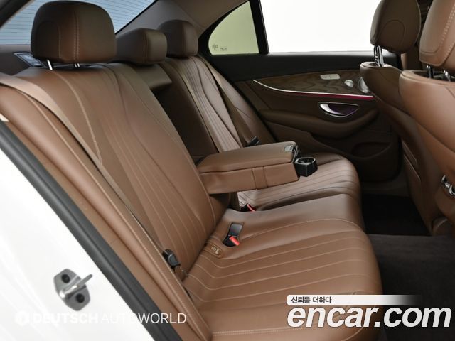 Mercedes-Benz E-Class (W213) E300e Exclusive 2019 — фото 16