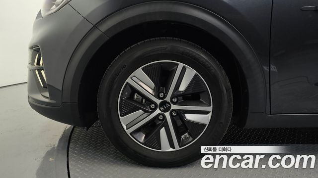 Kia Niro 1.6 Plug-in HEV Noblesse 2020 — фото 5