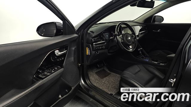 Kia Niro 1.6 Plug-in HEV Noblesse 2020 — фото 10