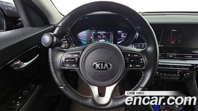 Kia Niro 1.6 Plug-in HEV Noblesse 2020 — фото 11