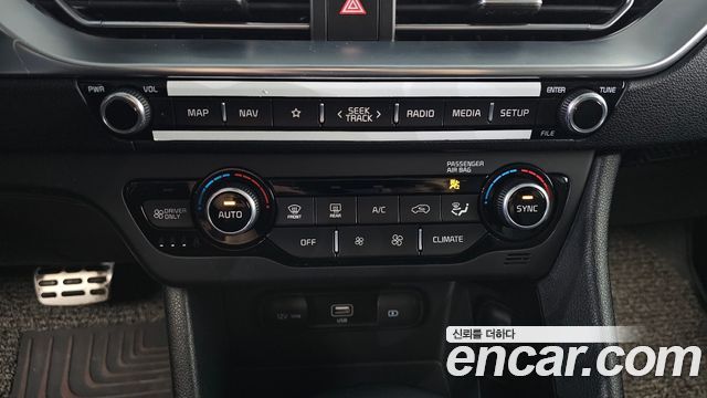 Kia Niro 1.6 Plug-in HEV Noblesse 2020 — фото 14