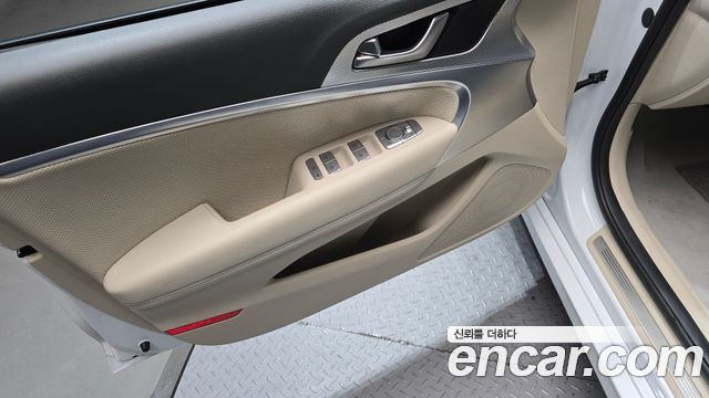 Genesis G70 Gasoline 2.0T 2WD 2021 — фото 25