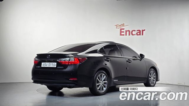 Lexus ES300h Executive XV60 2017 — фото 2