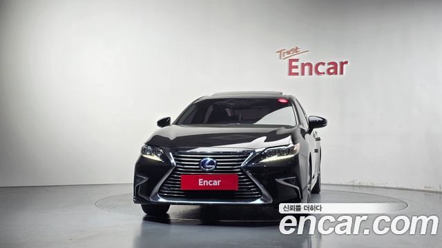 Lexus ES300h Executive XV60 2017 — фото 3