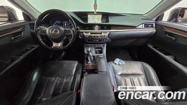 Lexus ES300h Executive XV60 2017 — фото 7