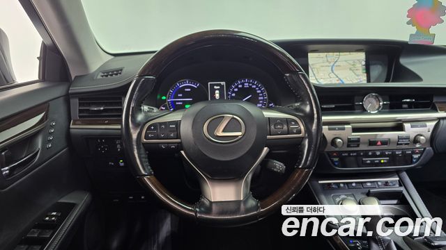 Lexus ES300h Executive XV60 2017 — фото 12