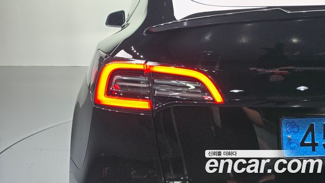 Tesla Model Y Standard Range RWD 2021 — фото 23