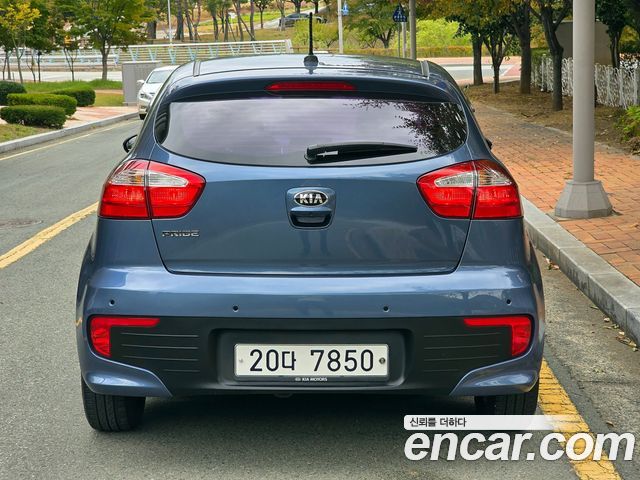 Kia Pride 5DR 1.6 GDI Luxury 2015 — фото 4