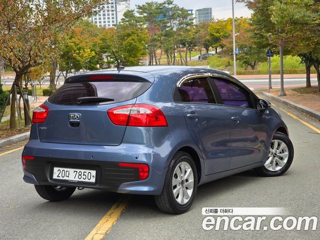 Kia Pride 5DR 1.6 GDI Luxury 2015 — фото 23