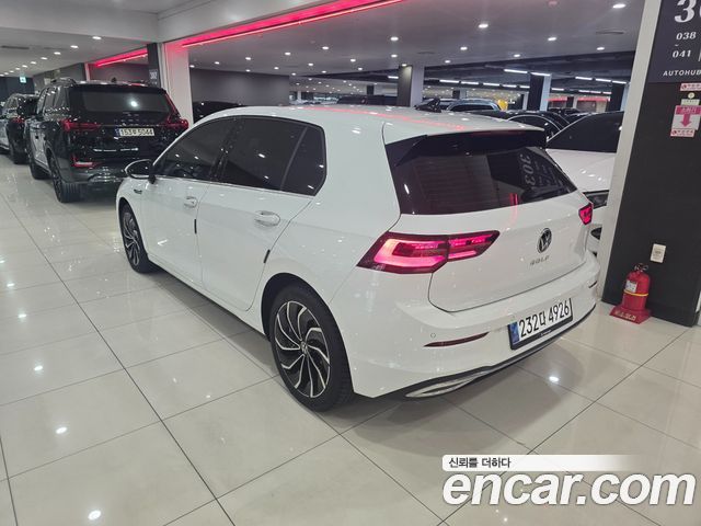 Volkswagen Golf (VIII) 2.0 TDI Prestige 2023 — фото 2