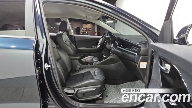 Kia Niro 1.6 HEV Noblesse Special 2020 — фото 11