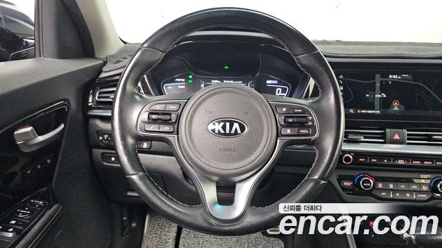Kia Niro 1.6 HEV Noblesse Special 2020 — фото 15