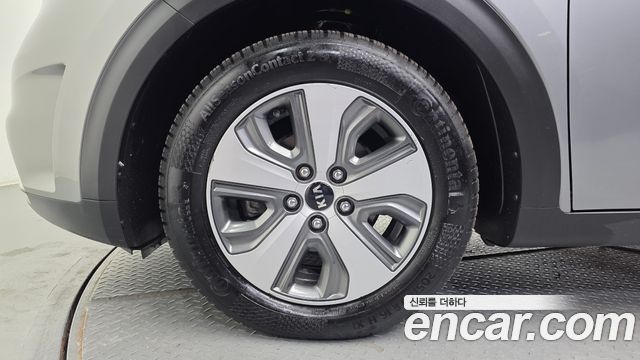 Kia Niro Prestige 2018 — фото 5