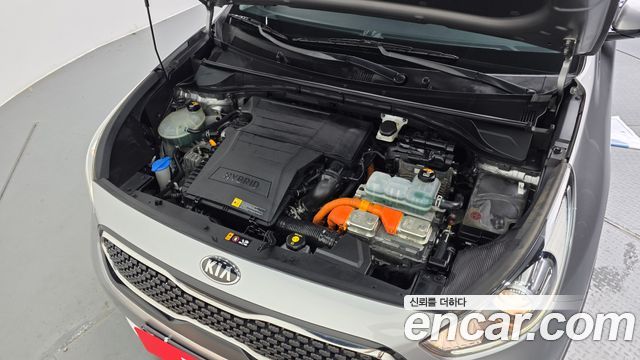 Kia Niro Prestige 2018 — фото 6
