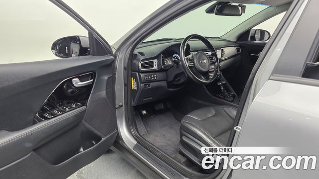Kia Niro Prestige 2018 — фото 10
