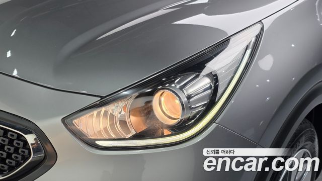 Kia Niro Prestige 2018 — фото 22