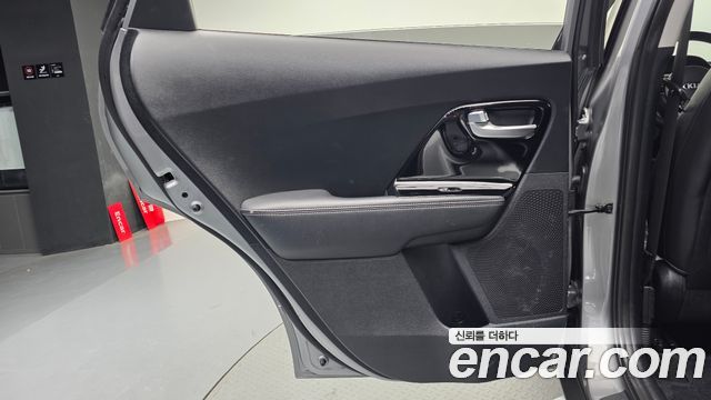 Kia Niro Prestige 2018 — фото 25
