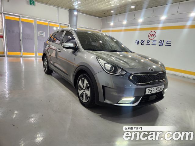 Kia Niro Prestige 2018 — фото 2
