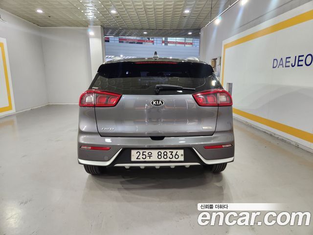 Kia Niro Prestige 2018 — фото 4