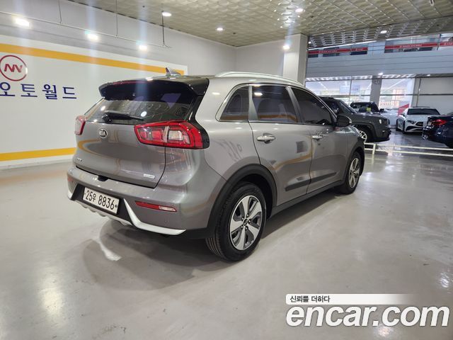 Kia Niro Prestige 2018 — фото 5