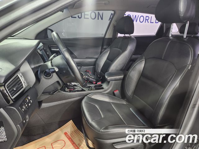 Kia Niro Prestige 2018 — фото 18