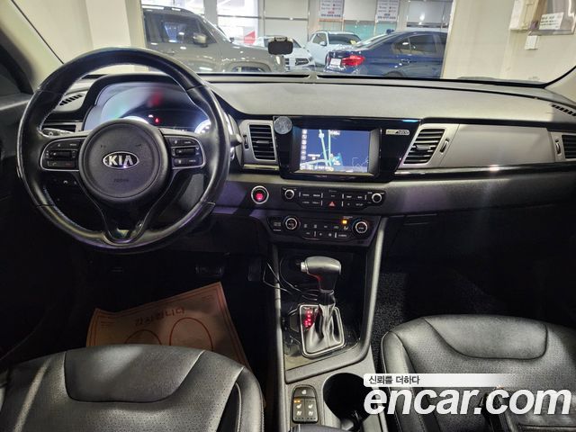 Kia Niro Prestige 2018 — фото 20