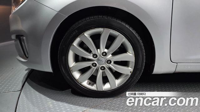 Kia Carens 2.0 LPi Prestige 2015 — фото 5
