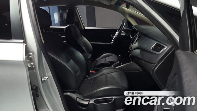 Kia Carens 2.0 LPi Prestige 2015 — фото 12
