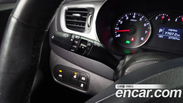 Kia Carens 2.0 LPi Prestige 2015 — фото 17