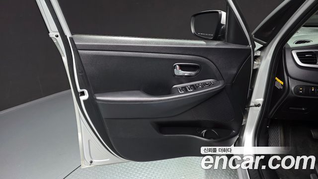 Kia Carens 2.0 LPi Prestige 2015 — фото 24