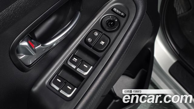 Kia Carens 2.0 LPi Prestige 2015 — фото 29
