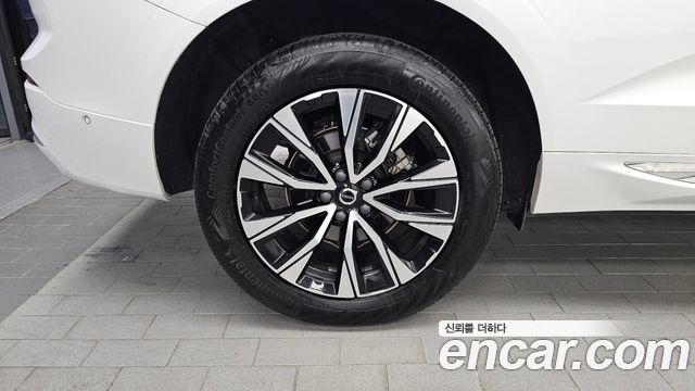Volvo XC60 (II) B5 Ultimate Bright 2024 — фото 5