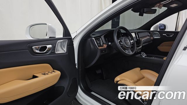 Volvo XC60 (II) B5 Ultimate Bright 2024 — фото 10