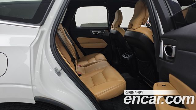 Volvo XC60 (II) B5 Ultimate Bright 2024 — фото 11