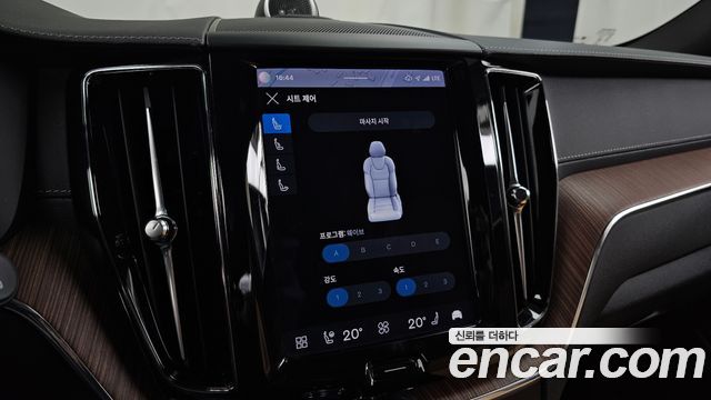 Volvo XC60 (II) B5 Ultimate Bright 2024 — фото 14