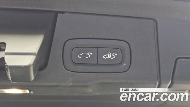 Volvo XC60 (II) B5 Ultimate Bright 2024 — фото 18