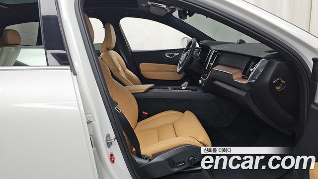 Volvo XC60 (II) B5 Ultimate Bright 2024 — фото 26