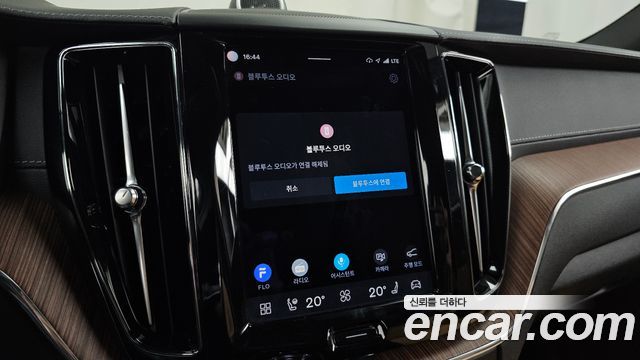 Volvo XC60 (II) B5 Ultimate Bright 2024 — фото 35