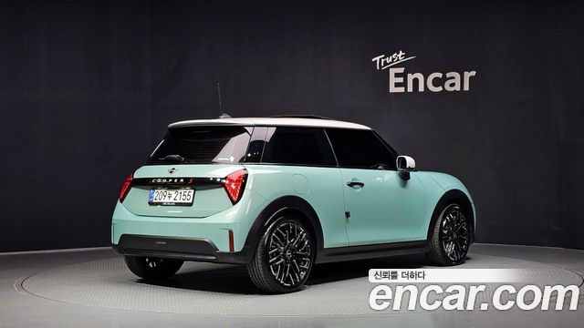 MINI Cooper S (IV) Favoured 2025 — фото 2
