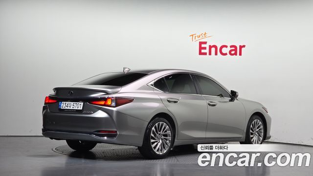 Lexus ES300h (VII) Executive 2023 — фото 2
