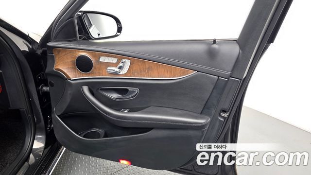 Mercedes-Benz E-Class (W213) E250 Exclusive 2021 — фото 24